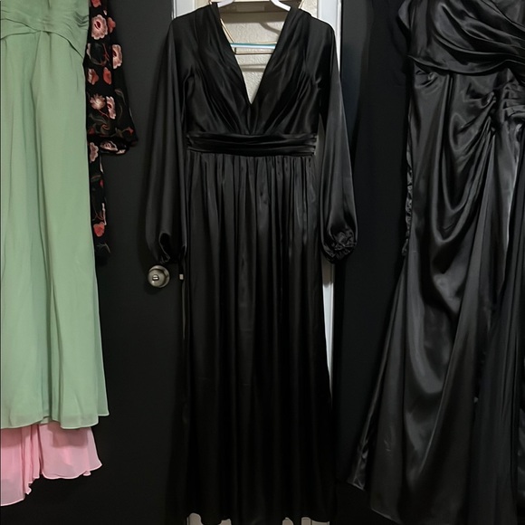 Black Plunge Neck Bishop Sleeve Gown - Picture 3 of 14
